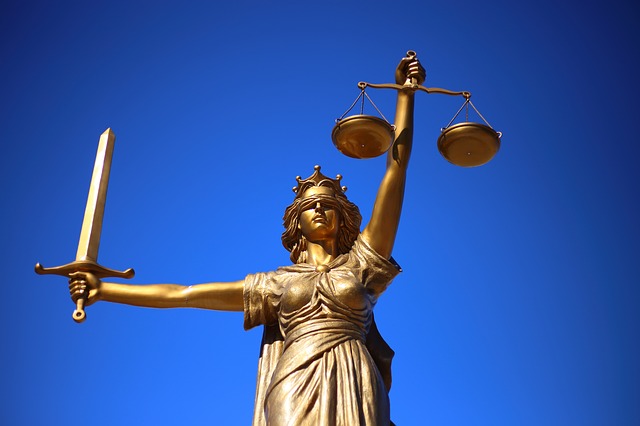 symbole loi statue balance